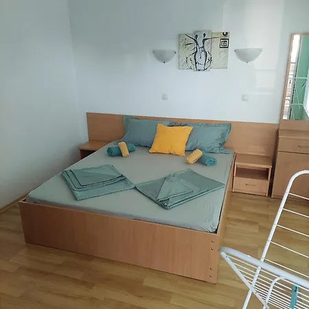 Privat bolig Meni And Guest