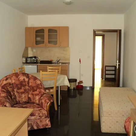 Habitación en casa particular Meni And Guest