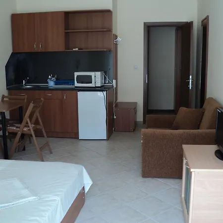 Habitación en casa particular Meni And Guest